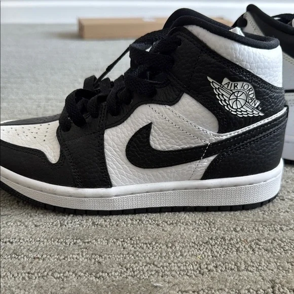 Nike Black and White High-Top Sneakers - Picture 4 of 4